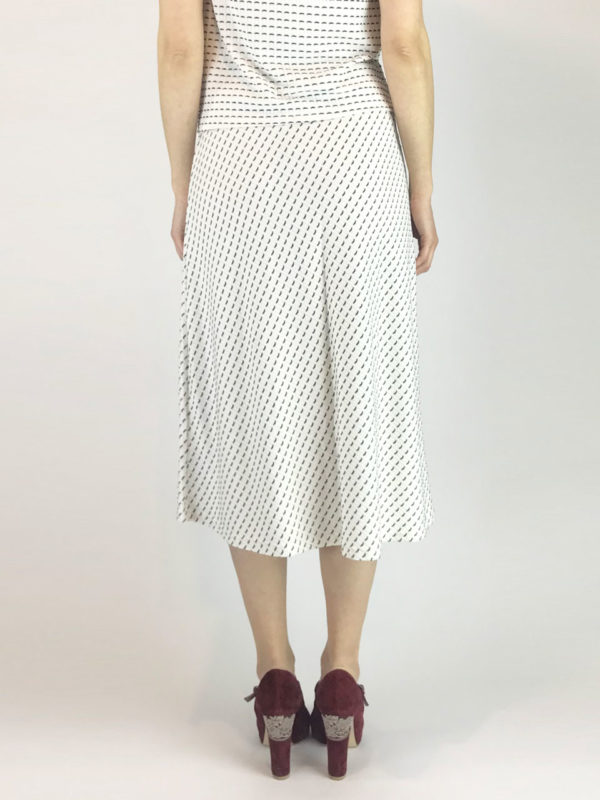 Ofilia's White Skirt