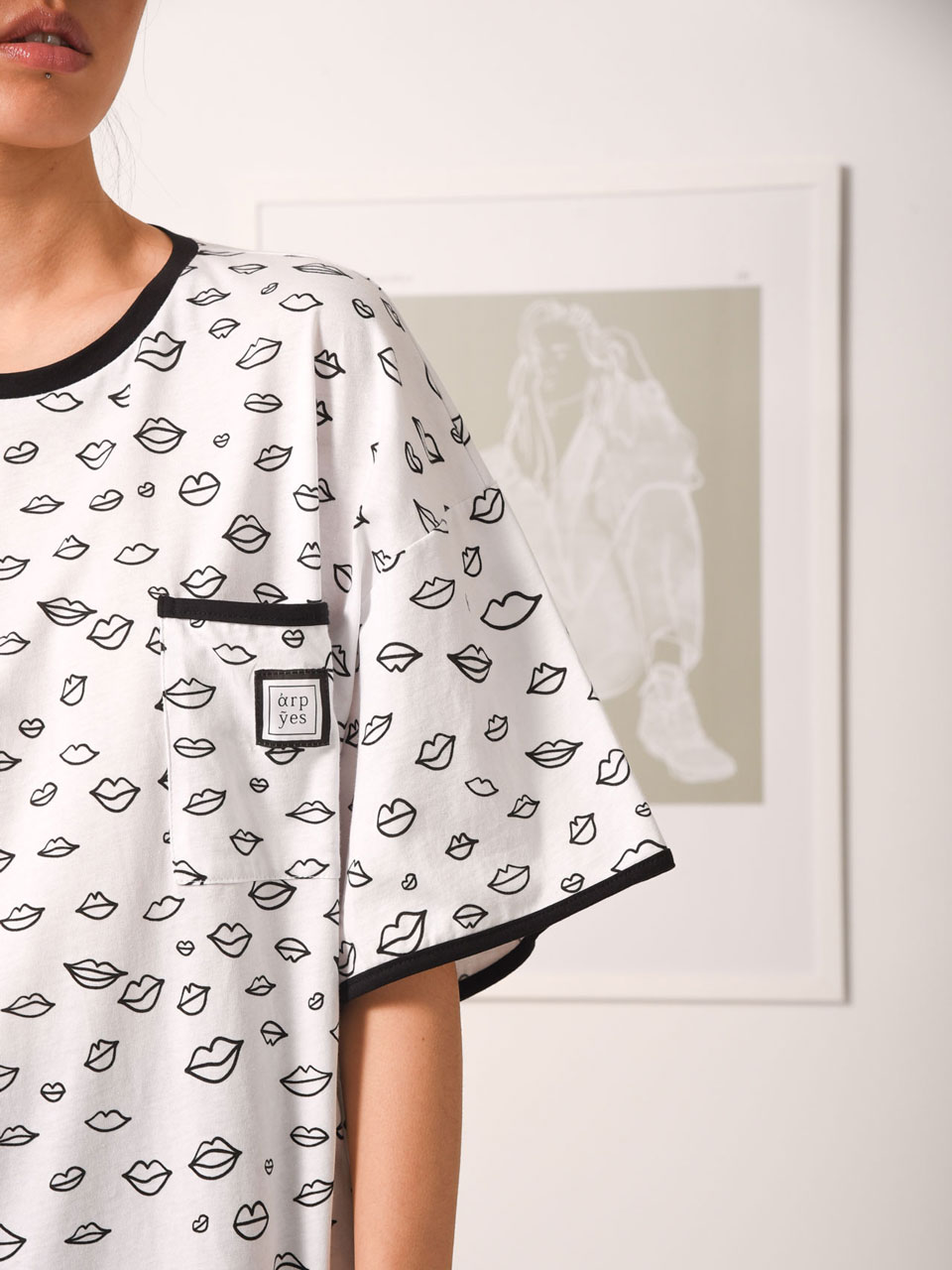 Arpyes The Kiss T-shirt Dress Black
