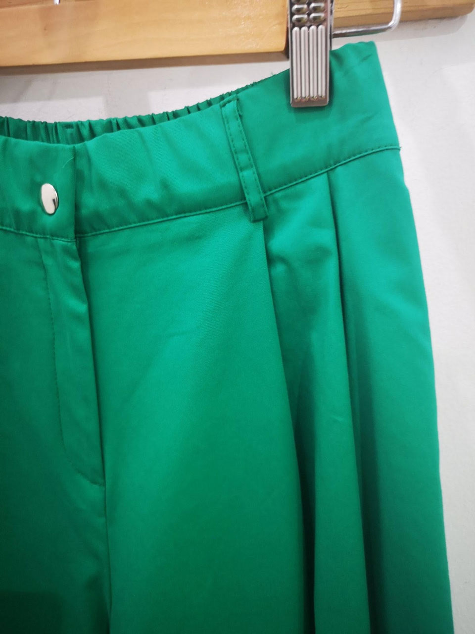 Milkwhite Cropped Pants Green