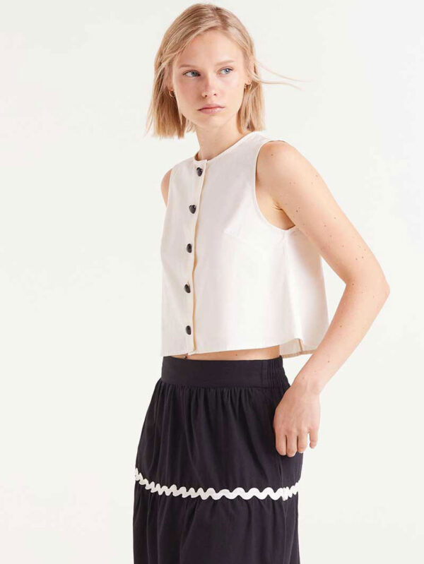 Compania Fantastica White Buttoned Sleeveless Top
