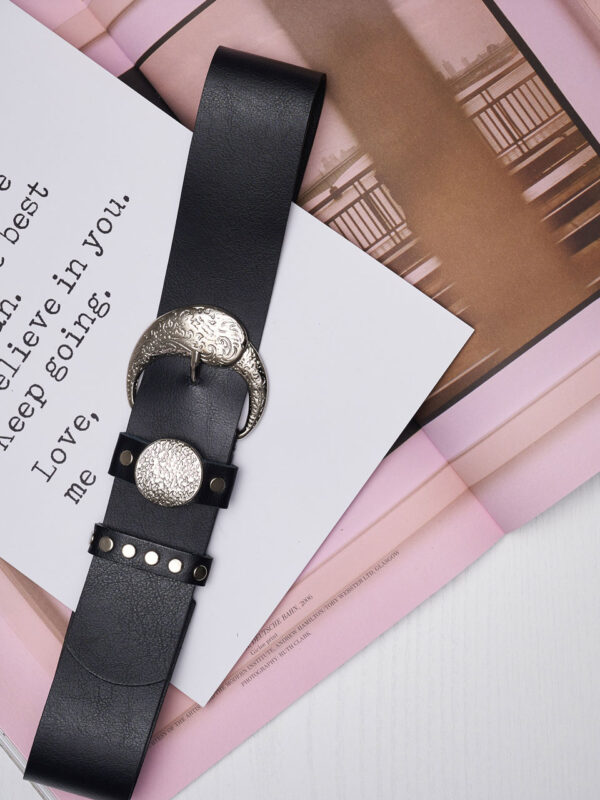 Individual Art Leather "The middle" Leather Belt